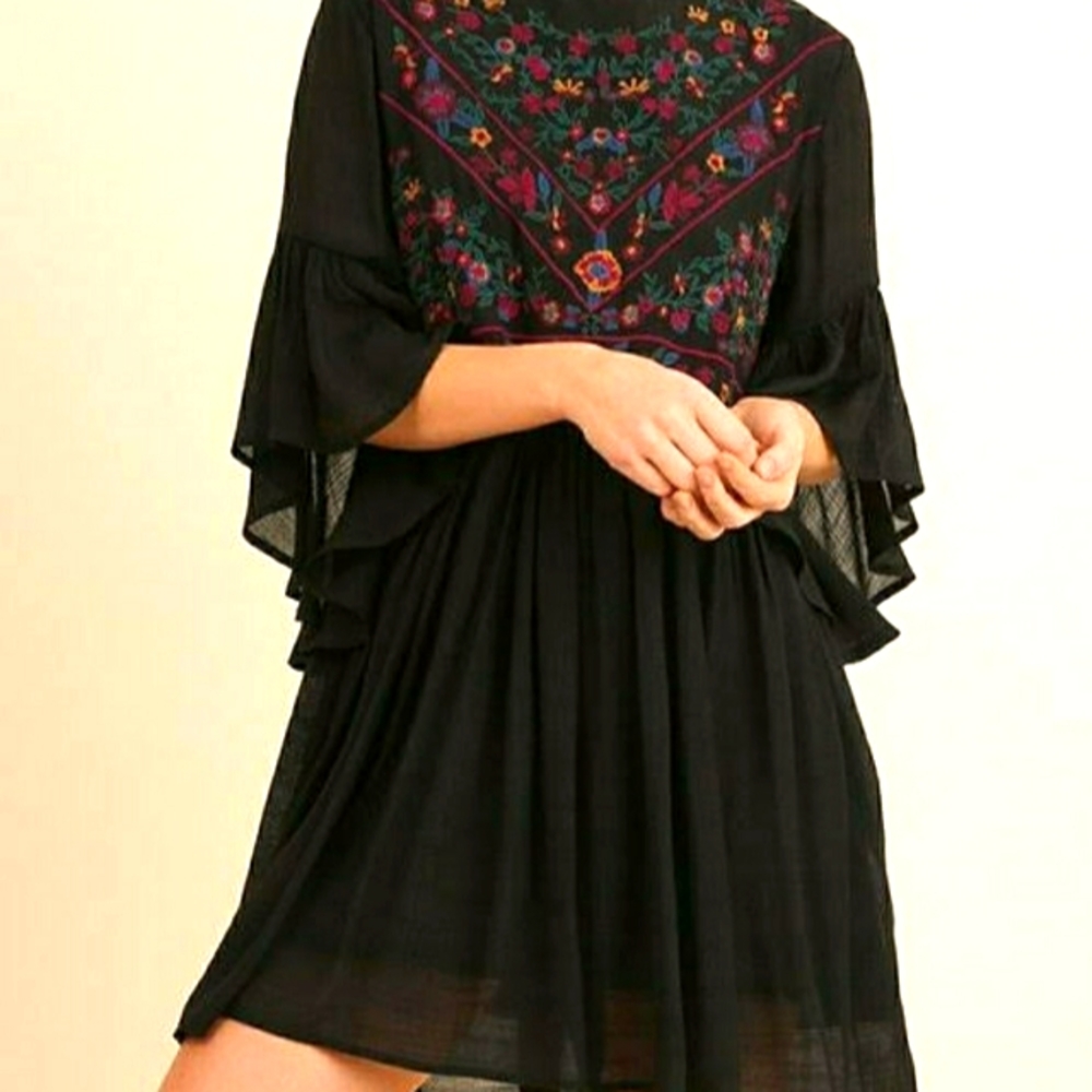 NWT BEAUTIFUL BOHO DRESS WITH VIBRANT EMBROIDERY